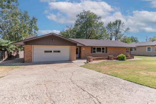 225 Highland Dr, Arkansas City, KS, 67005-3814 | Card Image