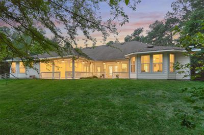 Expansive back porch | Image 2