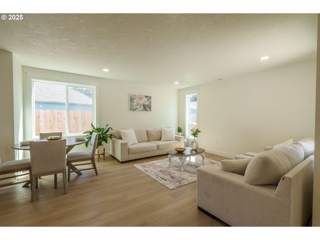 535 E St, House other with 4 bedrooms, 3 bathrooms and 1 parking in Independence OR | Image 5