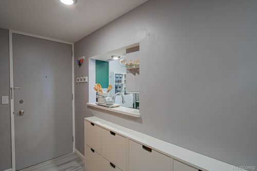 apt-1909-1300 E Lafayette St, Detroit, MI, 48207-2923 | Card Image