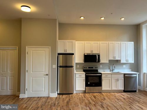 apt-408-100 W Lexington St, BALTIMORE, MD, 21201-4080 | Card Image