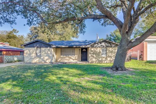8552 Gibbs Dr, White Settlement, TX, 76108-2911 | Card Image