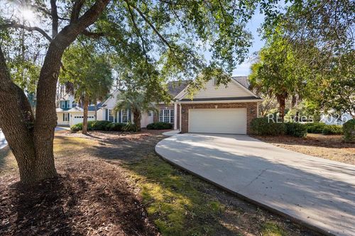 122 Island West Dr, Bluffton, SC, 29910-6135 | Card Image
