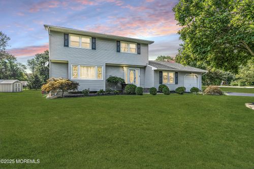 28 Woodland Dr, East Windsor, NJ, 08520-2118 | Card Image
