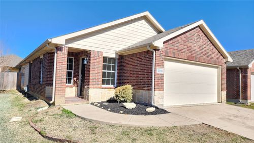 2201 Sweetwood Dr, Fort Worth, TX, 76131-1203 | Card Image