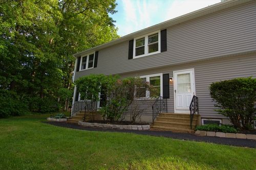 24-270 Sunderland Rd, Worcester, MA, 01604-2550 | Card Image
