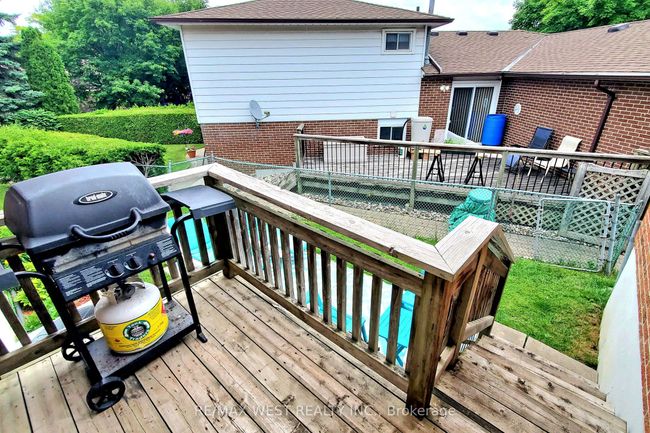 B - 39 Portland Cres, Home with 2 bedrooms, 3 bathrooms and 2 parking in Newmarket ON | Image 28