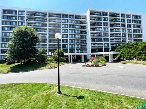 212-100 High Point Drive, Greenburgh, NY, 10530 | Card Image