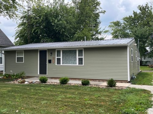 211 W High St, Farmer City, IL, 61842-1267 | Card Image