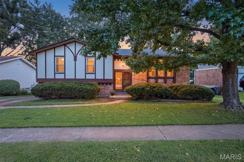 9306 Eddie And Park Rd, Saint Louis, MO, 63126-2832 | Card Image