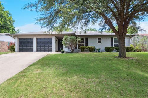 1829 Briar Run, Benbrook, TX, 76126-3923 | Card Image
