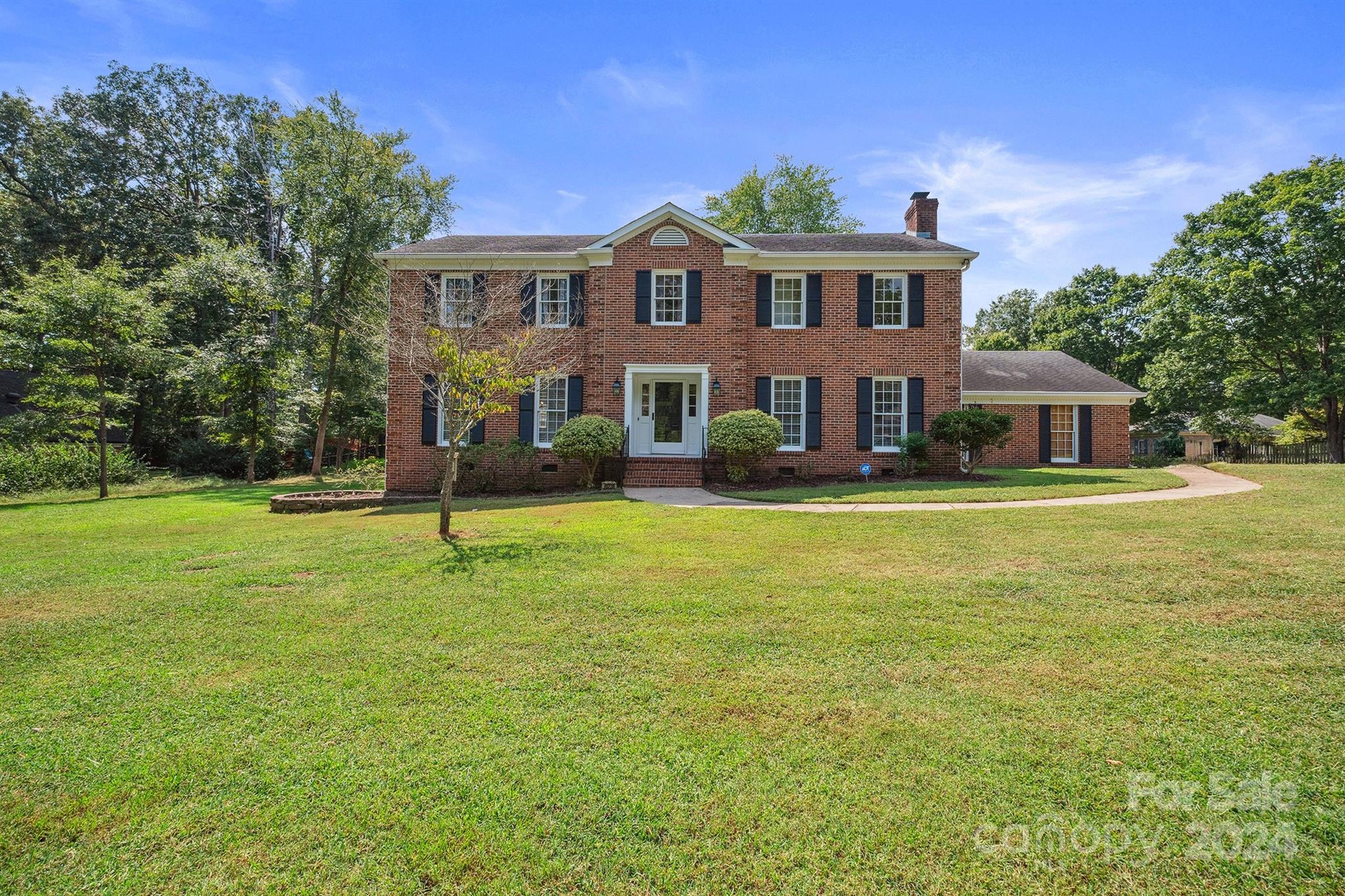 Woodview Cir, Charlotte, NC 28277