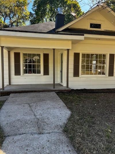 Entrance to property featuring covered porch | Image 2