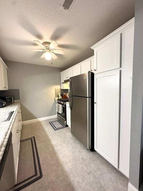 204-3 Greenbriar Dr, North Reading, MA, 01864-3131 | Card Image