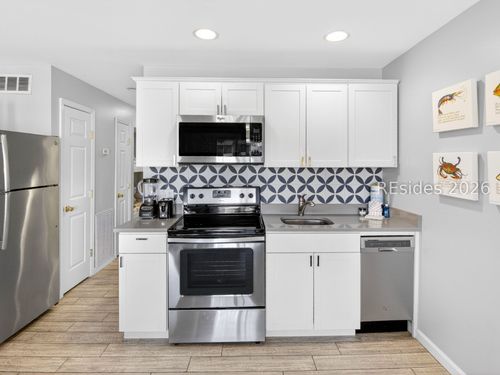 b215-40 Folly Field Road, Hilton Head Island, SC, 29928 | Card Image