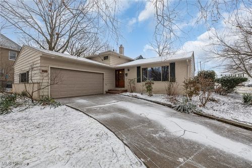 2990 Hampton Rd, Cleveland, OH, 44120-2746 | Card Image