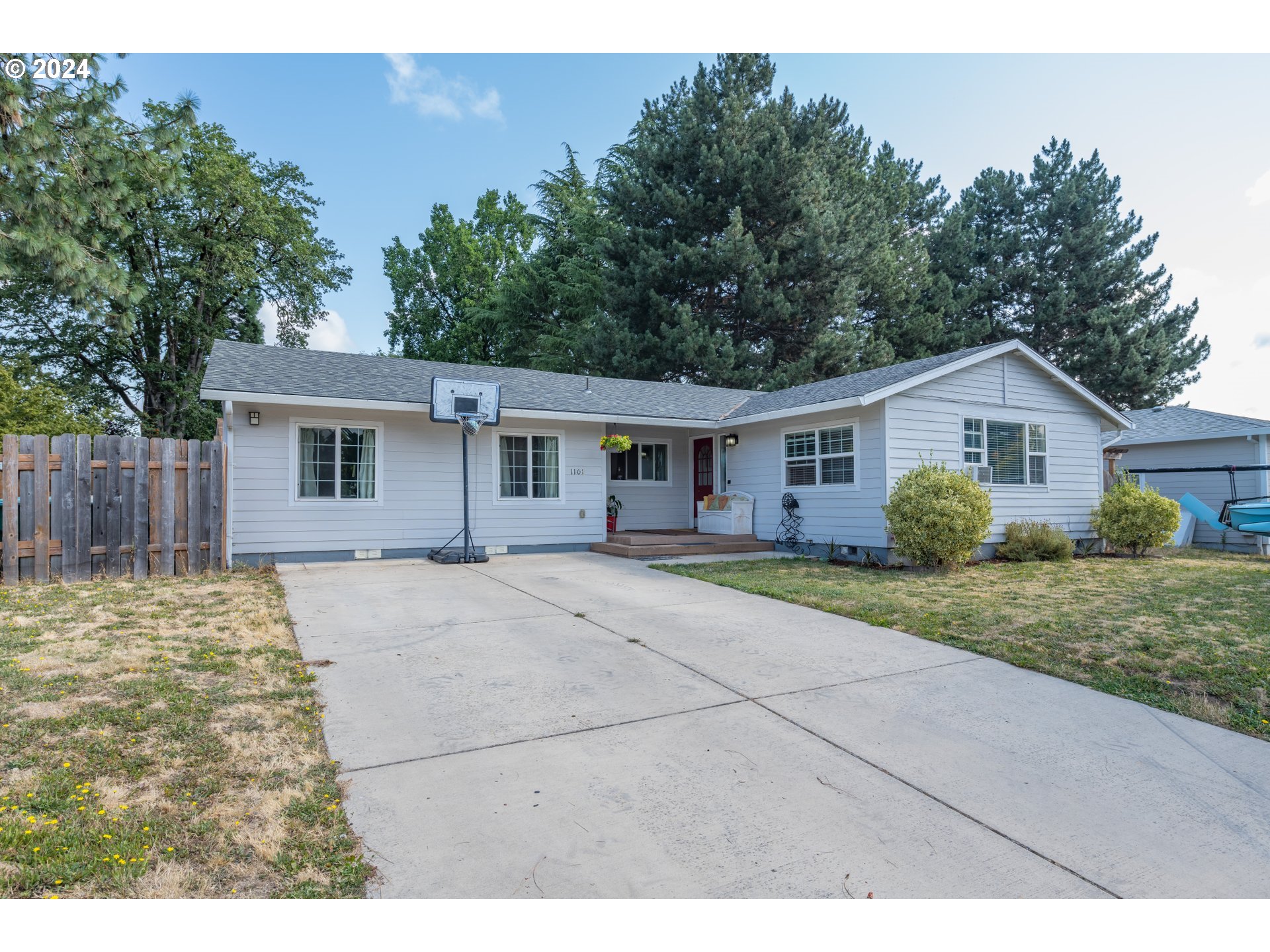 Sierra Vista Dr, Newberg, OR 97132
