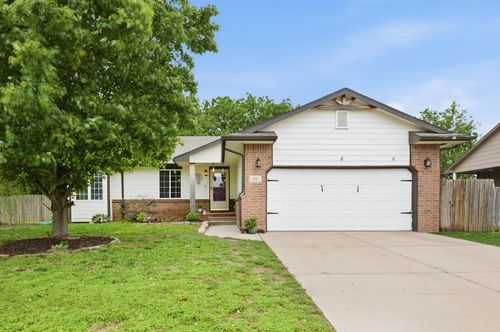 119 N Devinshire Ave, Bentley, KS, 67016-7621 | Card Image