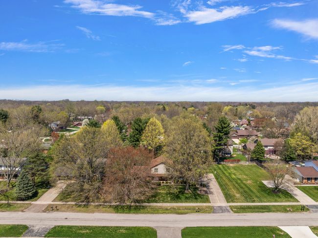 Close to area beaches, schools and shopping. | Image 29