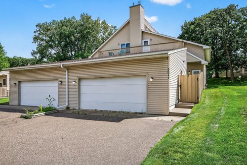 5611 W Bavarian Pass, Fridley, MN, 55432-6006 | Card Image