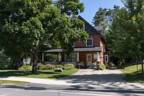 96 Ontario St, Bracebridge, ON, P1L2A2 | Card Image