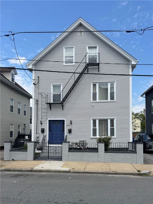69 Centre Street, Pawtucket, RI, 02860 | Card Image
