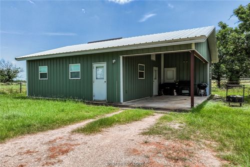 800 Waldeck Rd, Ledbetter, TX, 78946-5122 | Card Image