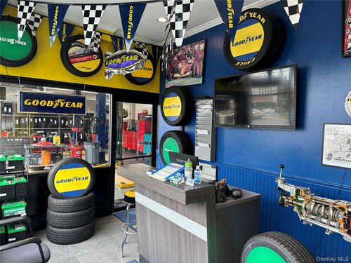 176 N Central Ave, Valley Stream, NY, 11580-3841 | Card Image