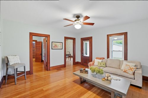 39 State St, Jeffersonville, OH, 43128-1054 | Card Image