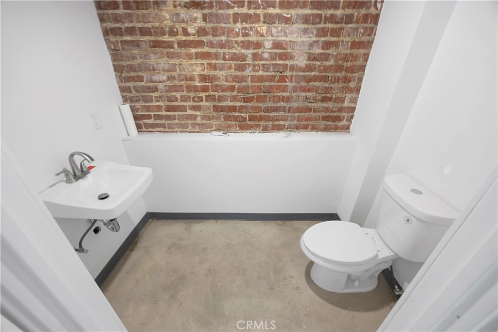 Commercial Sale in Alhambra 4