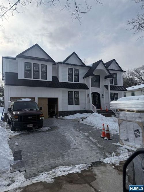 218 Mayfair Rd, Paramus, NJ, 07652-1627 | Card Image