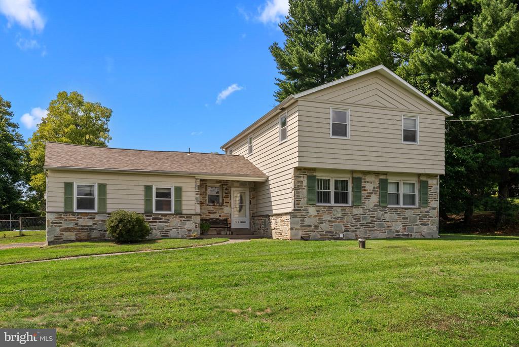 Cameron Dr, Southampton, PA 18966