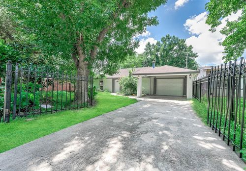 1305 Winchester Dr, Richmond, TX, 77469-1666 | Card Image