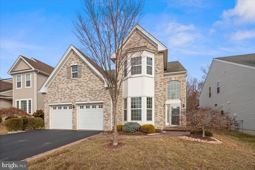 6 Bellingham Dr, KENDALL PARK, NJ, 08824-7018 | Card Image