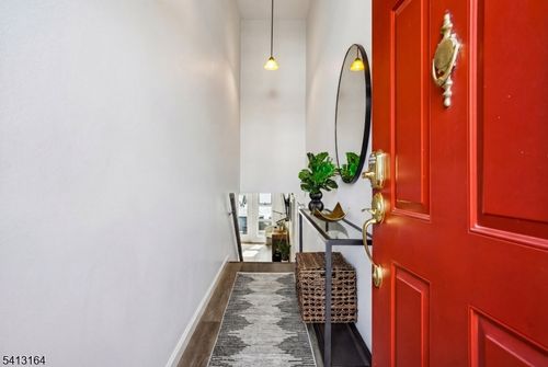 6 Mews Ln, South Orange, NJ, 07079-1722 | Card Image