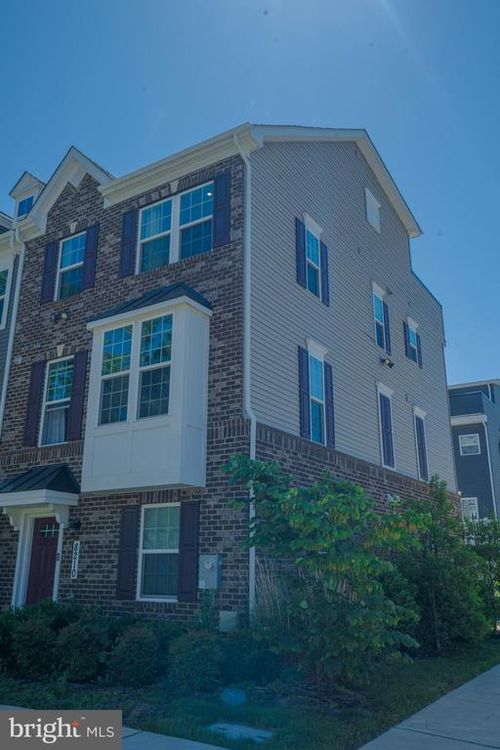 8210 Goldstone Ct, HYATTSVILLE, MD, 20785-4882 | Card Image