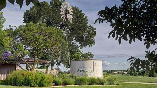 Community sign with a lawn | Image 15