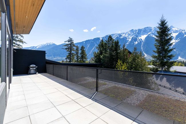 1764 Pinewood Drive, House other with 5 bedrooms, 4 bathrooms and 5 parking in Pemberton BC | Image 2