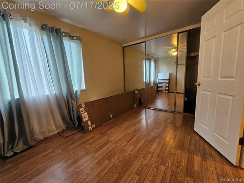 2-36862 Park Place Dr, Sterling Heights, MI, 48310-4227 | Card Image