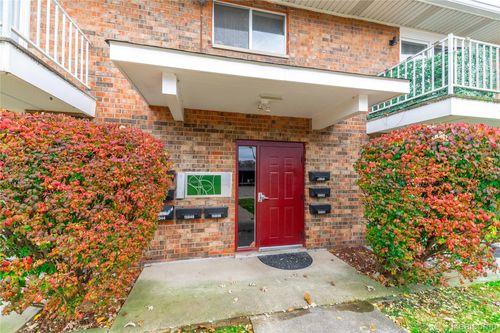 17-15054 Fairfield St, Livonia, MI, 48154-3063 | Card Image