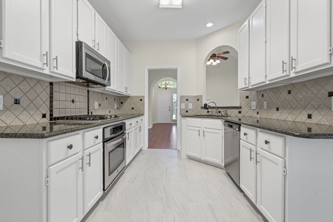 Granite counter tops, stainless steel appliances. | Image 5