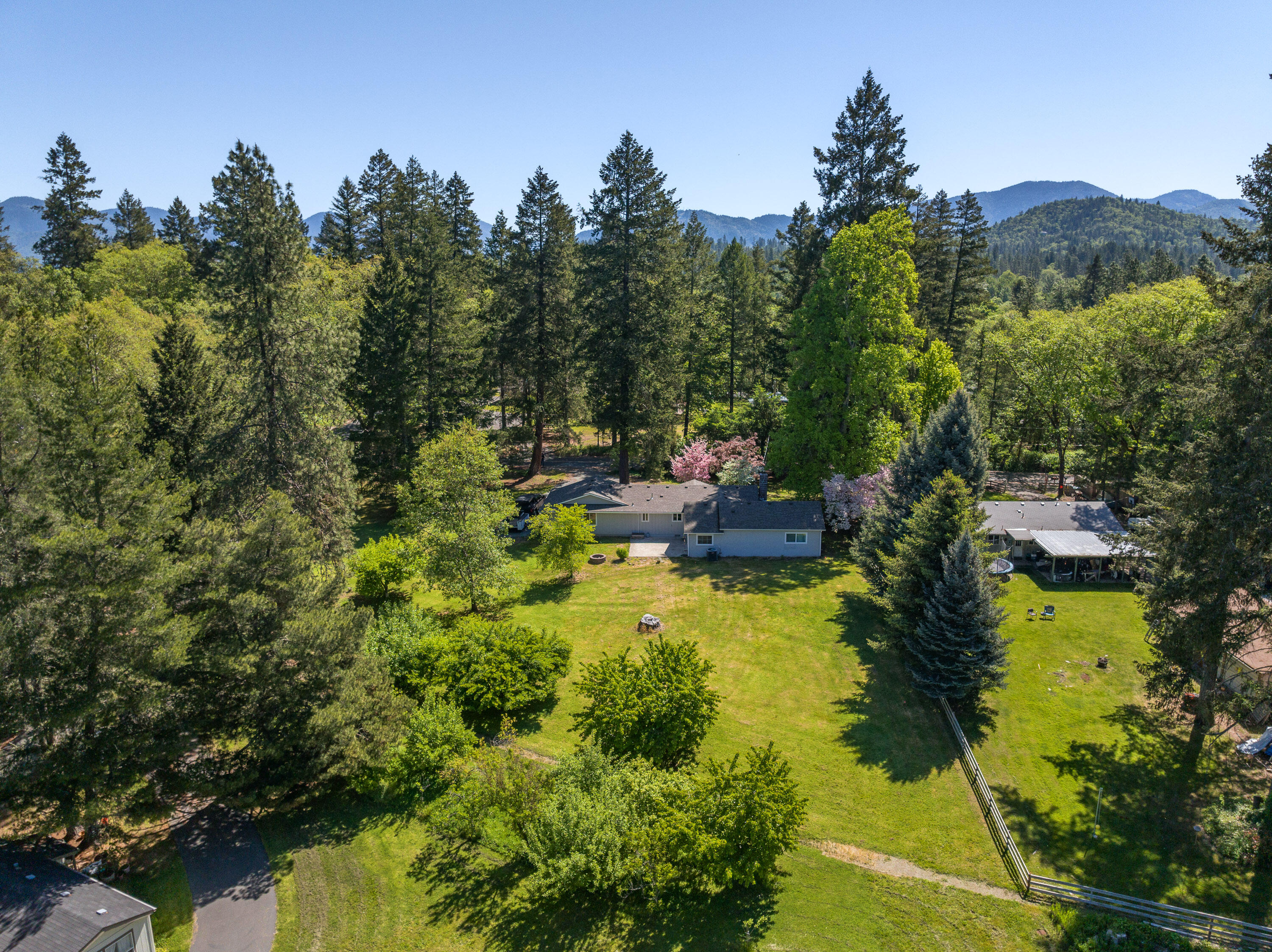 Hubbard Ln, Grants Pass, OR 97527