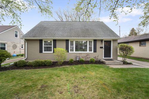 210 N 90th St, Milwaukee, WI, 53226-4512 | Card Image