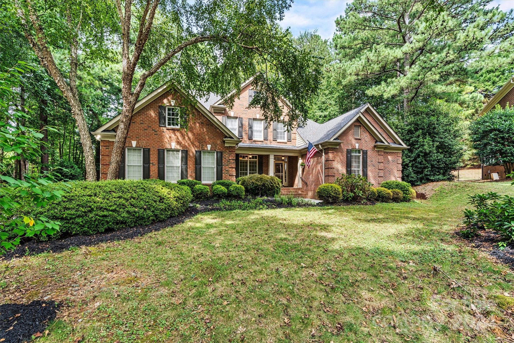Shadow Cove Ln, Charlotte, NC 28216