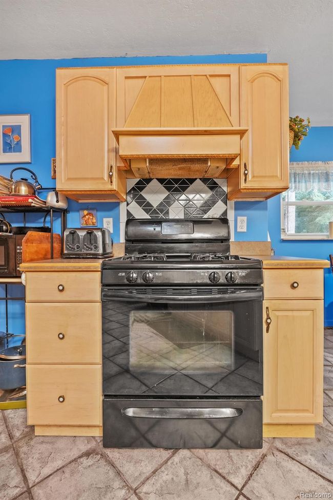 239 Ausable River Trl, House other with 2 bedrooms, 2 bathrooms and null parking in Roscommon MI | Image 13