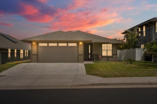 18 Halina St, Kahului, HI, 96732-3645 | Card Image