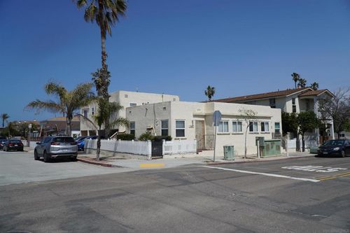 2104 06 Abbott St., San Diego, CA, 92107 | Card Image