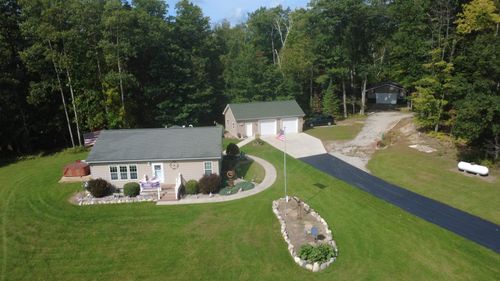 797 Kenyon Rd, Lupton, MI, 48635-9743 | Card Image