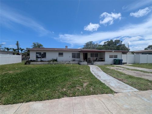 950 Ne 172nd St, Miami, FL, 33162-2127 | Card Image
