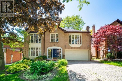 11 Riderwood Dr, Toronto, ON, M2L2X4 | Card Image
